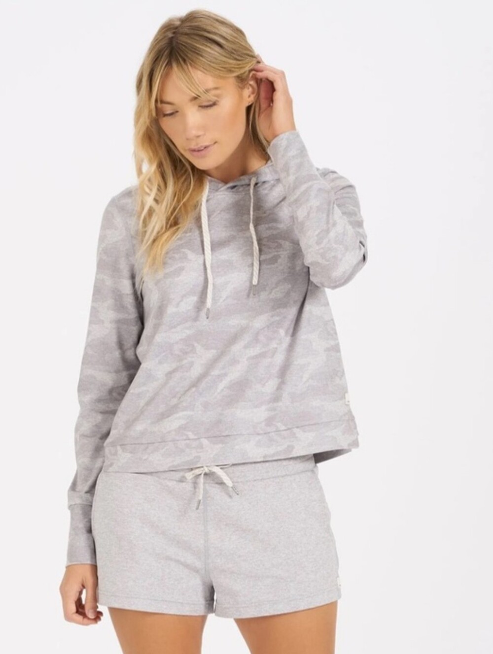 Vuori Hoodie Women Sz L Halo Essential VW226 Gray Camo Drawstring Top Soft Logo